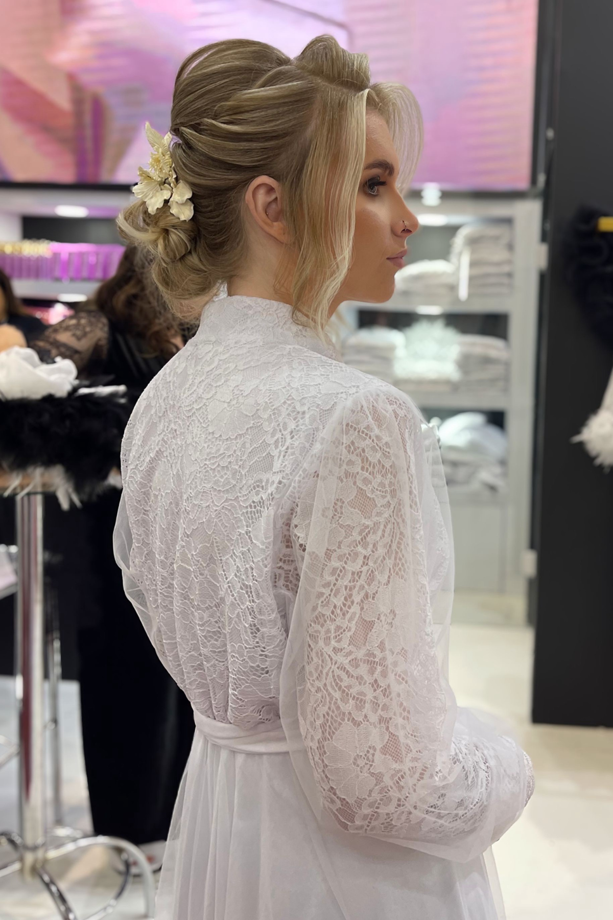 Robe Amore Longo para Noiva com Manga de Renda e Tule Sobreposto