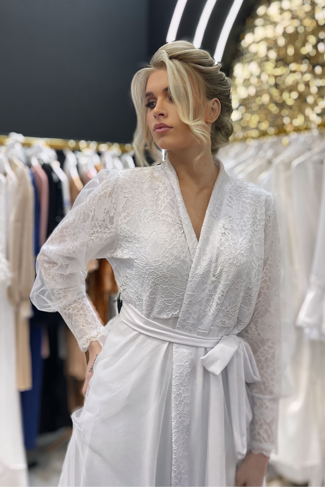Robe Amore Longo para Noiva com Manga de Renda e Tule Sobreposto