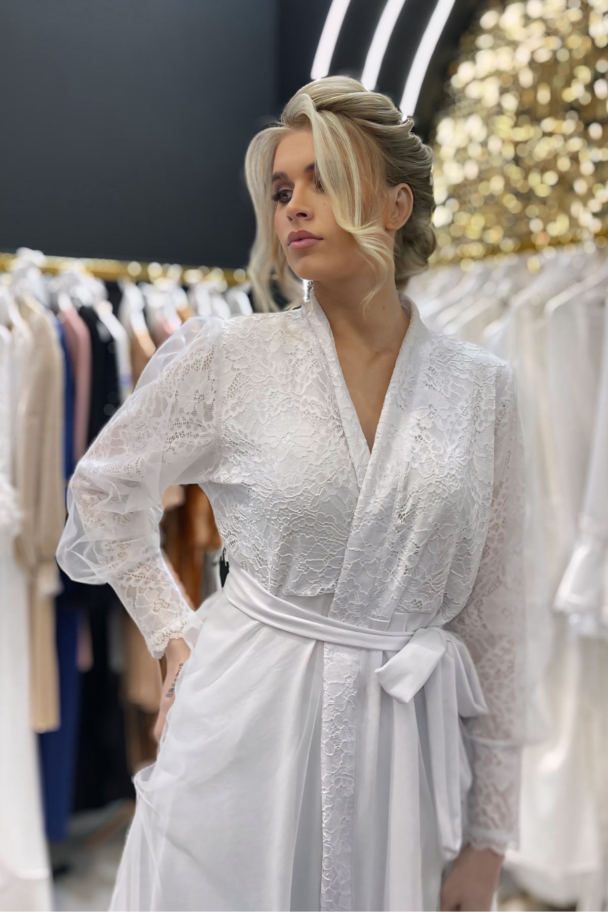 Robe Amore Longo para Noiva com Manga de Renda e Tule Sobreposto