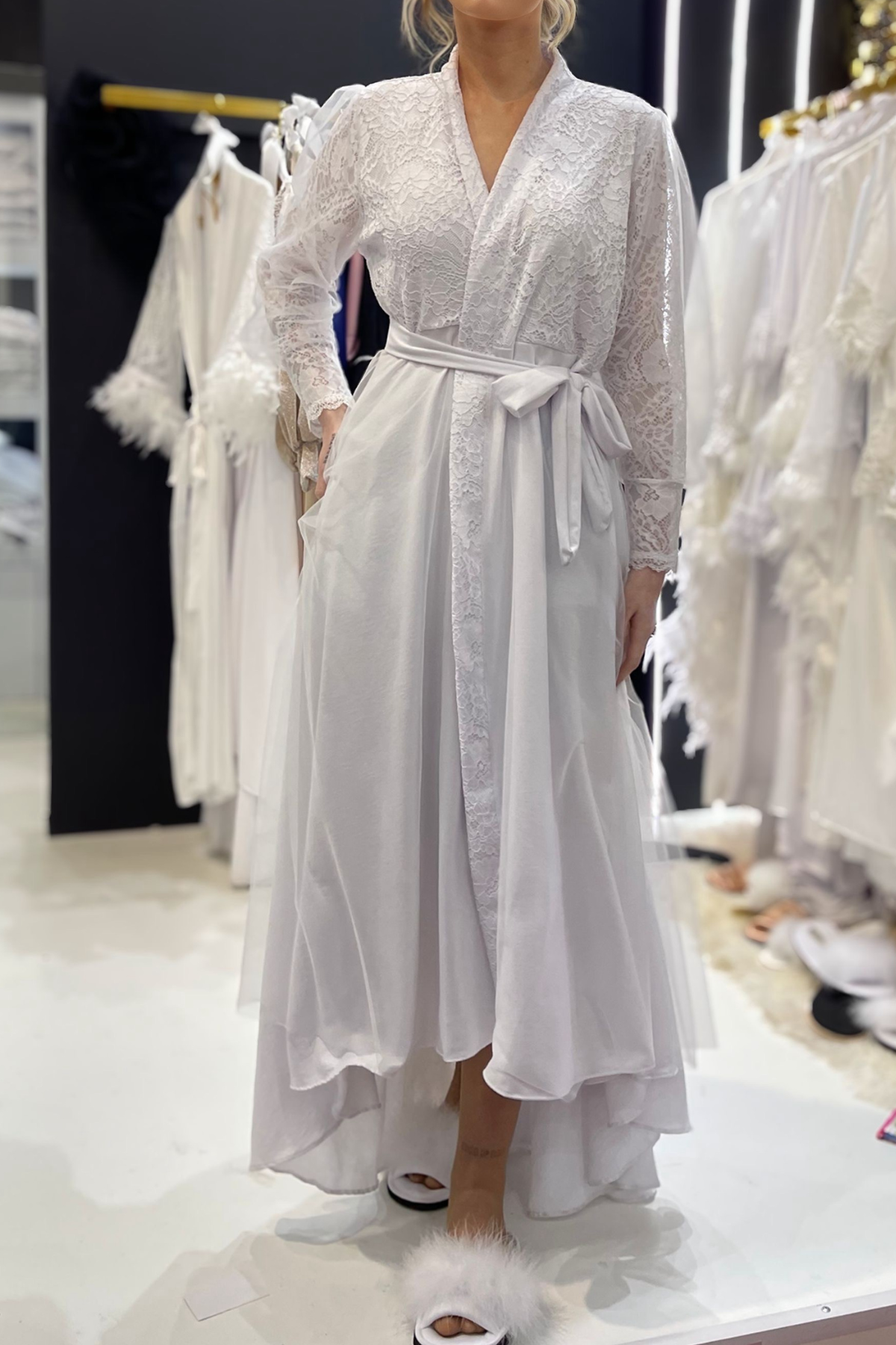 Robe Amore Longo para Noiva com Manga de Renda e Tule Sobreposto