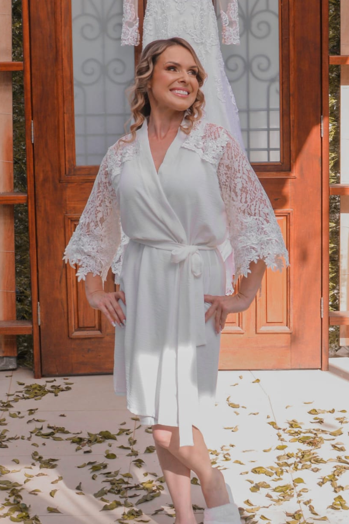 Robe Aurora Curto para Noiva com Renda e Guipir Classico Branco Off White