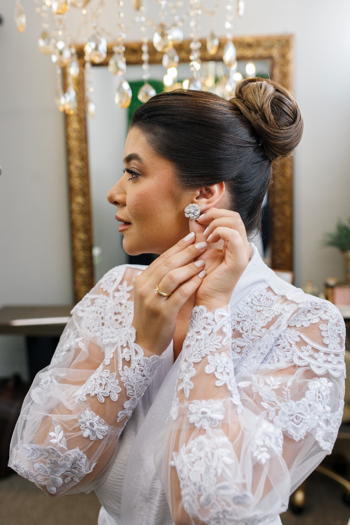 Robe de Noiva Camila Curto com Tule Bordado e Guipir Artesanal