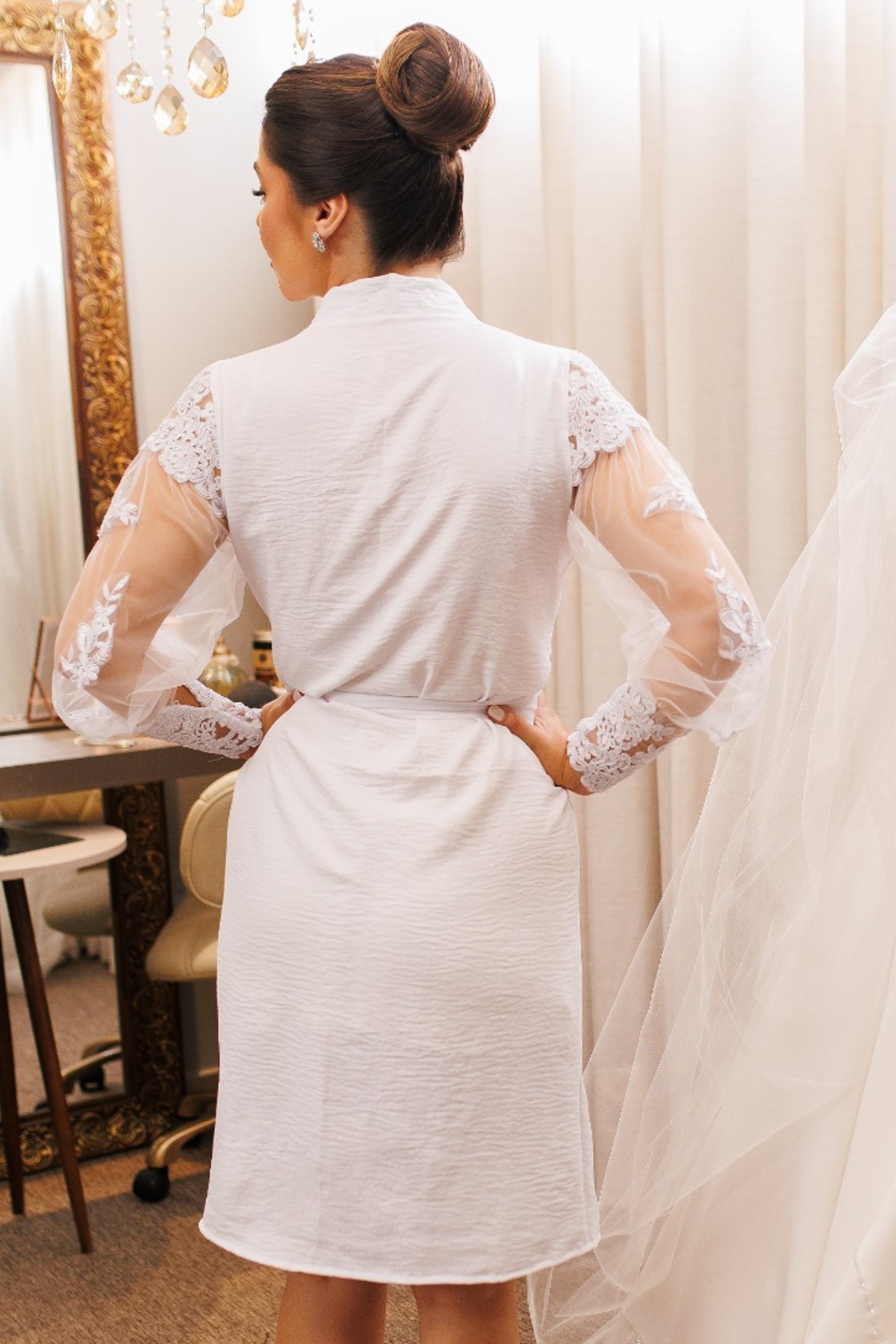 Robe de Noiva Camila Curto com Tule Bordado e Guipir Artesanal