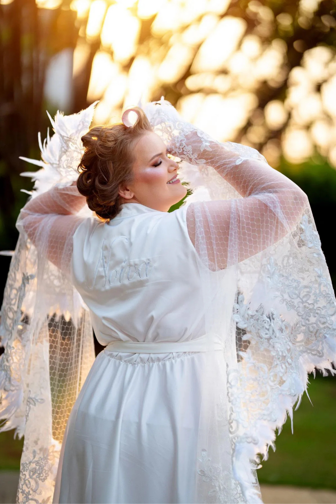 Robe de Noiva Anjo II em Tule Longo com Guipir e Plumas Elegantes