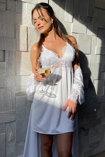 Camisola de Noiva Curta Elegante com Detalhes em Renda Chantilly Fina