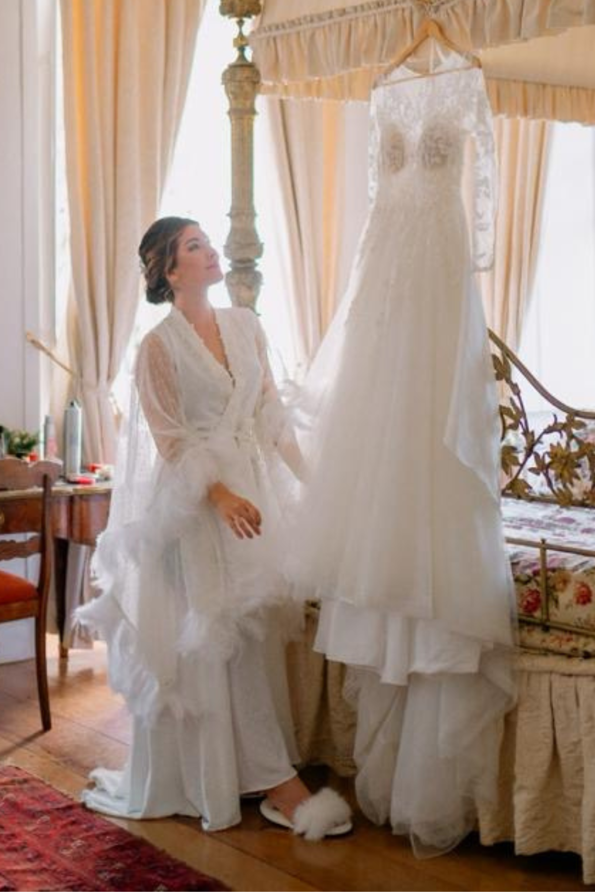 Robe Anjo para Noiva com Tule Poá e Sofisticado Detalhe em Plumas