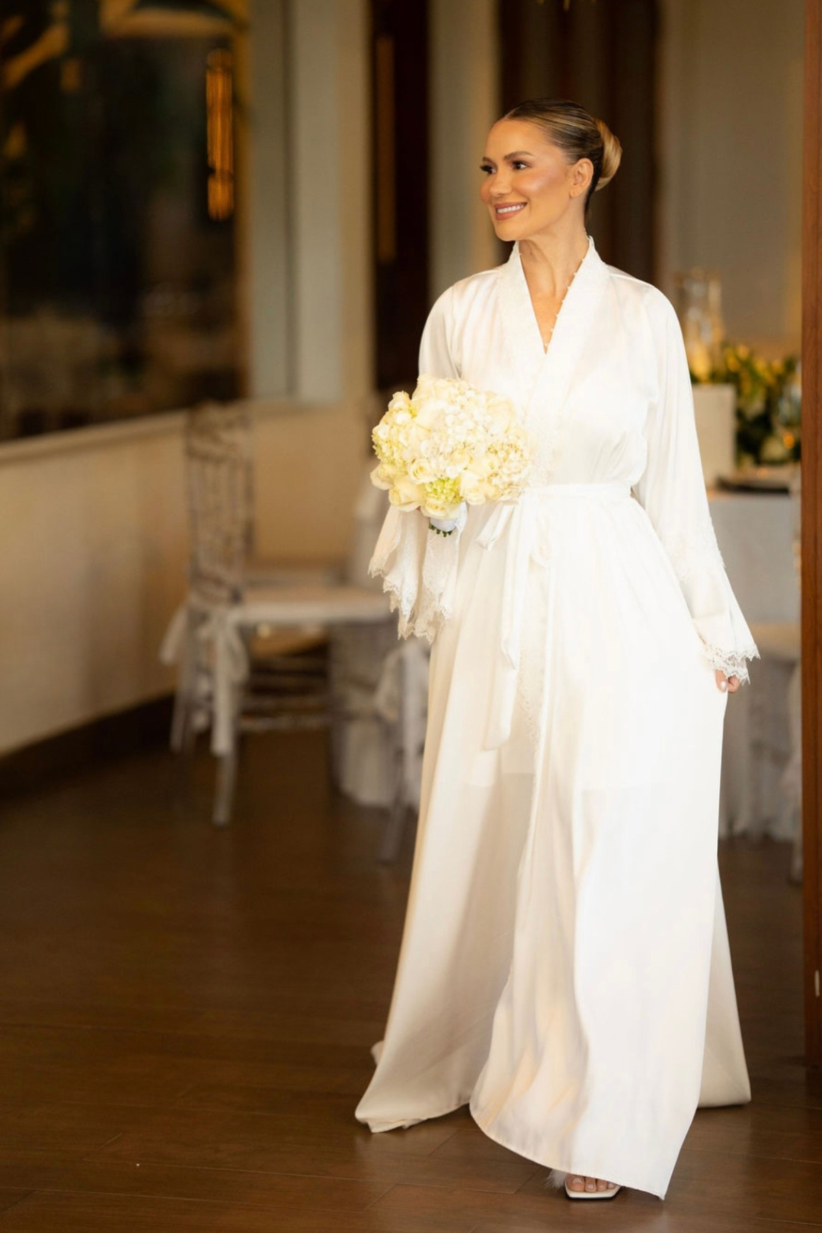 Robe Elza Longo com Manga em Renda Chantilly Elegante para noivas