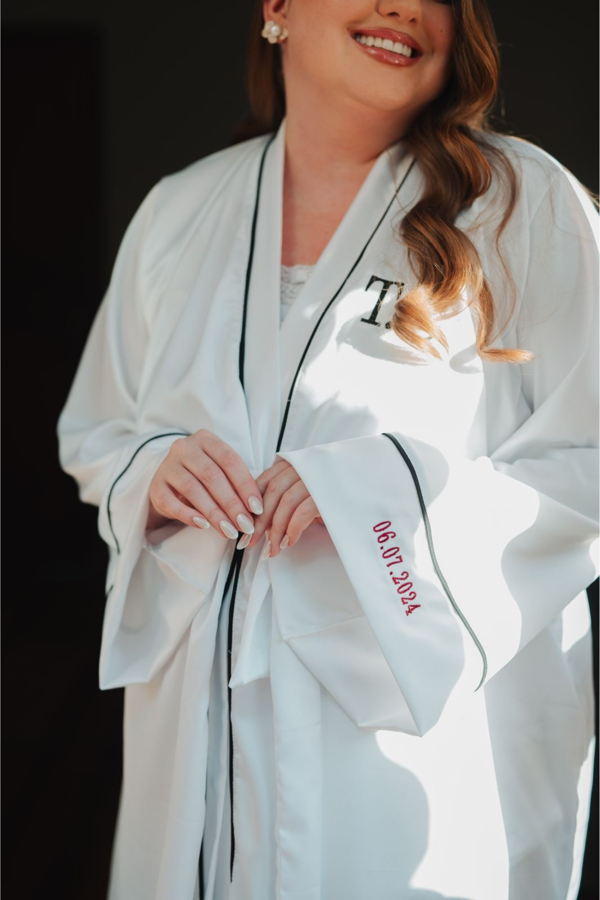 Robe Lori longo Personalizado com Detalhes em Friso