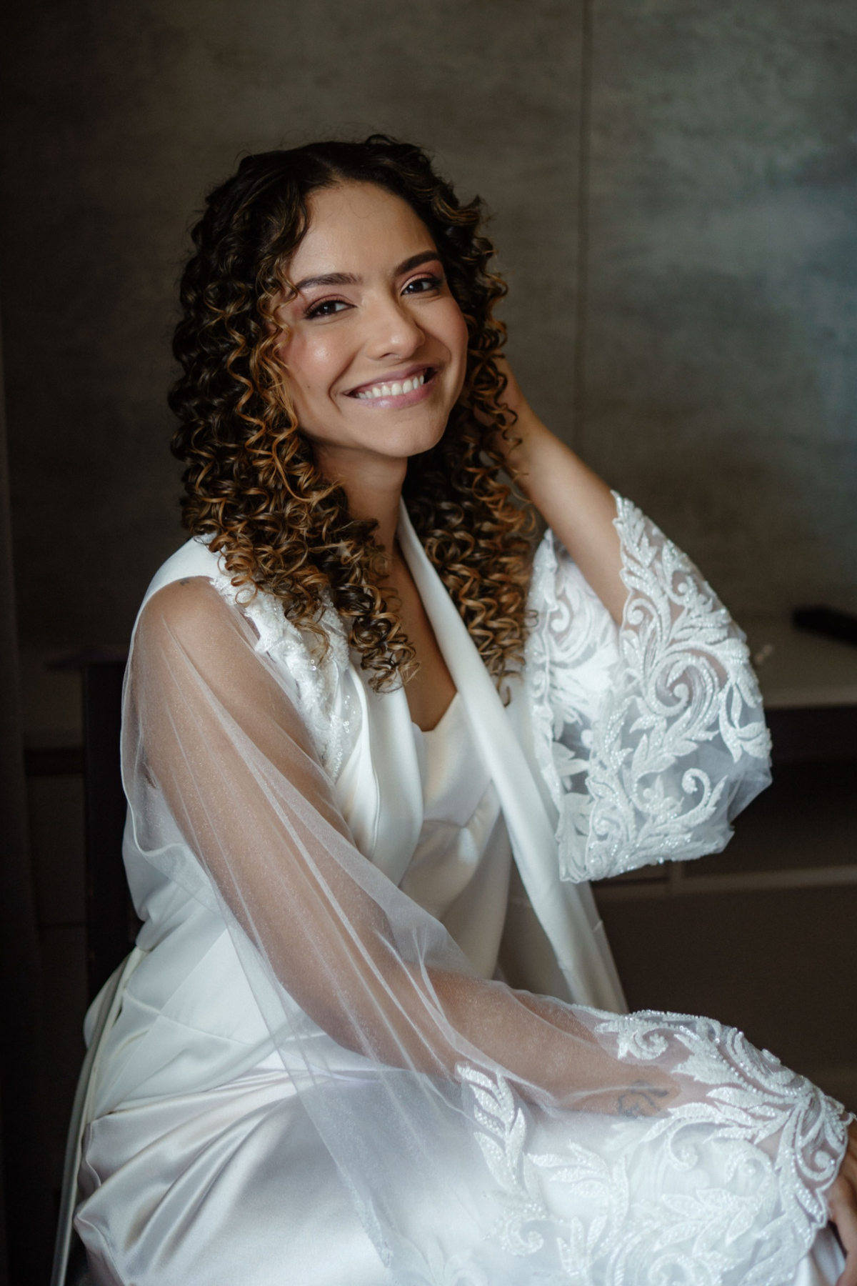 Robe Muller com Mangas Flair Bordadas em Miçangas para noivas