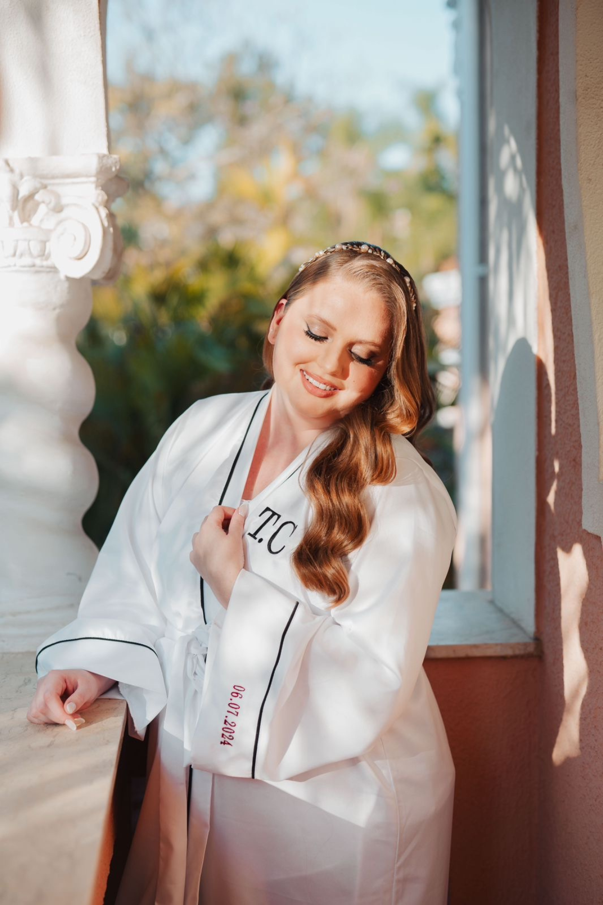 Robe Lori longo Personalizado com Detalhes em Friso