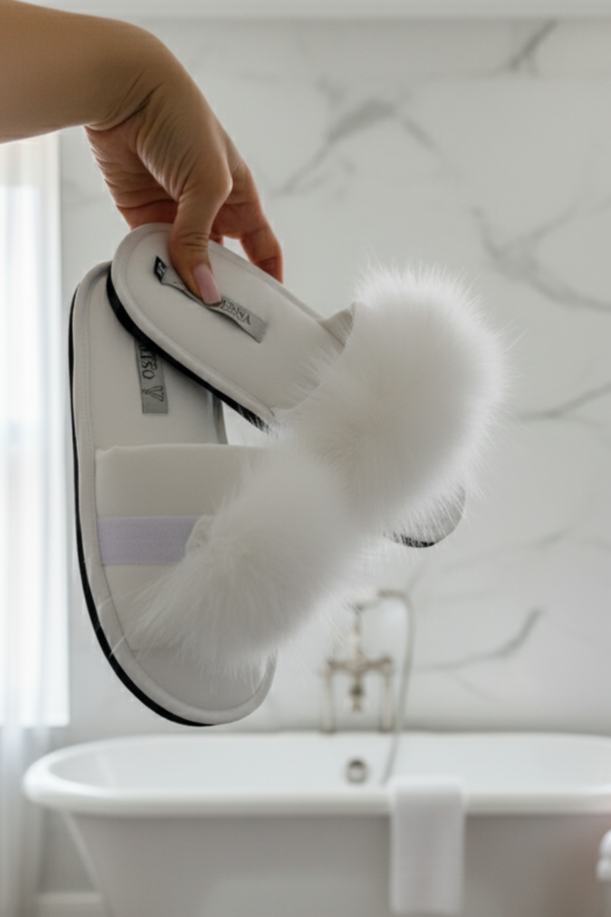 Pantufa Chinelinho Pompom Noiva Velcro Prática de Lavar