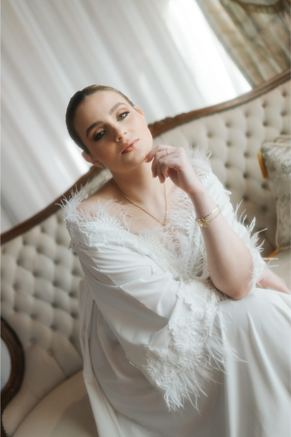 Robe de Noiva Lorena Longo com Plumas Luxo e Guipir para dia da noiva