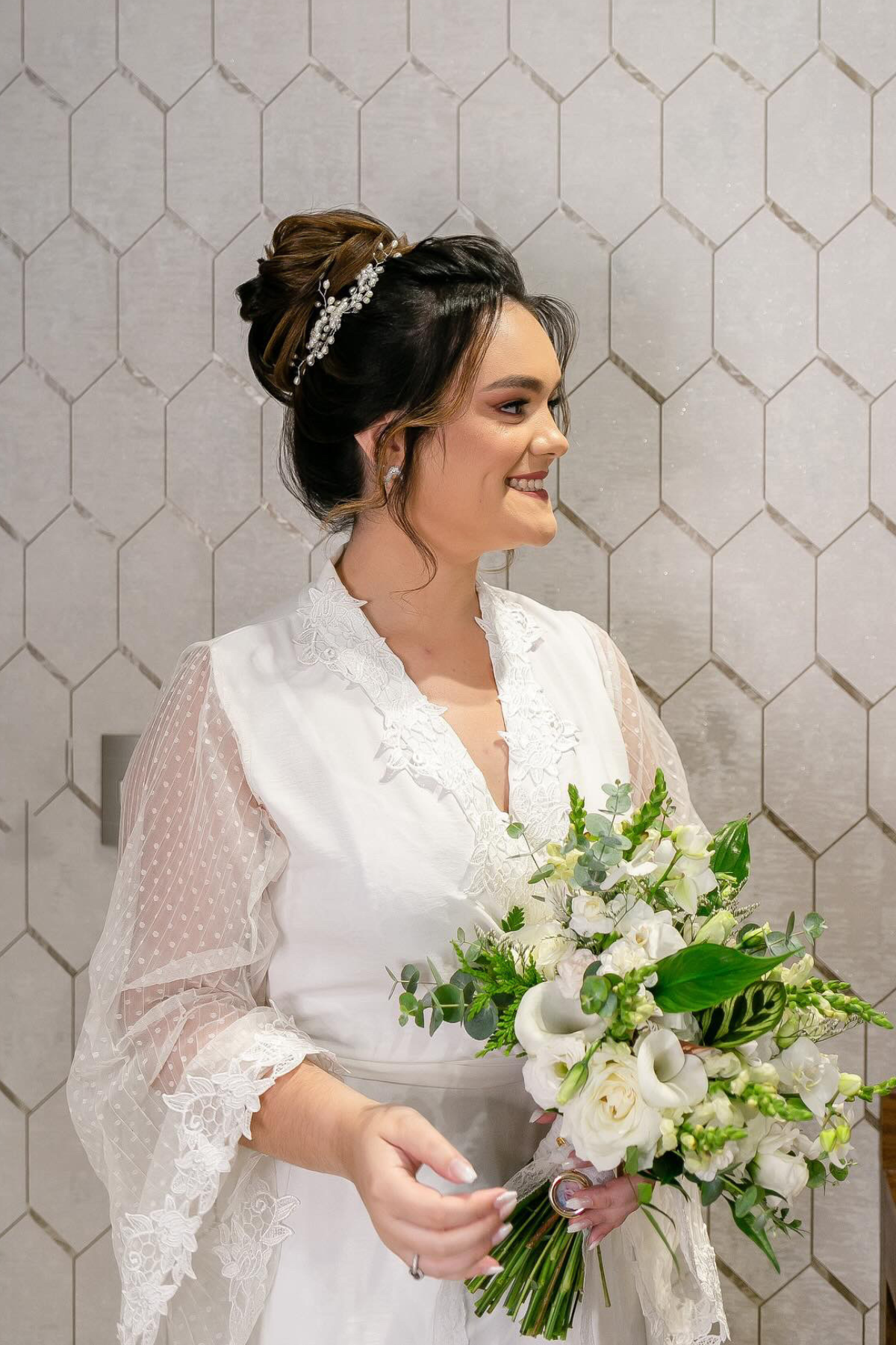 Robe Natalia Tule Poá com Acabamento em Guipir para noivas românticas