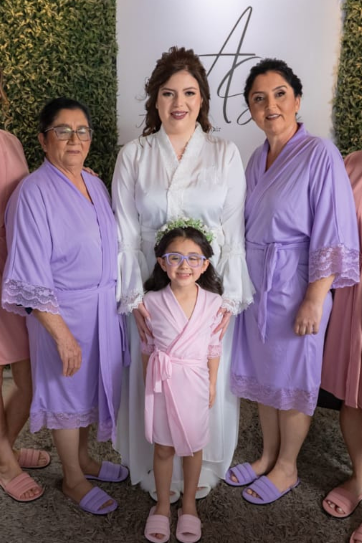 Robe Barbara Lilas com Renda Madrinha Mãe da Noiva e Daminha NÃO amarrota