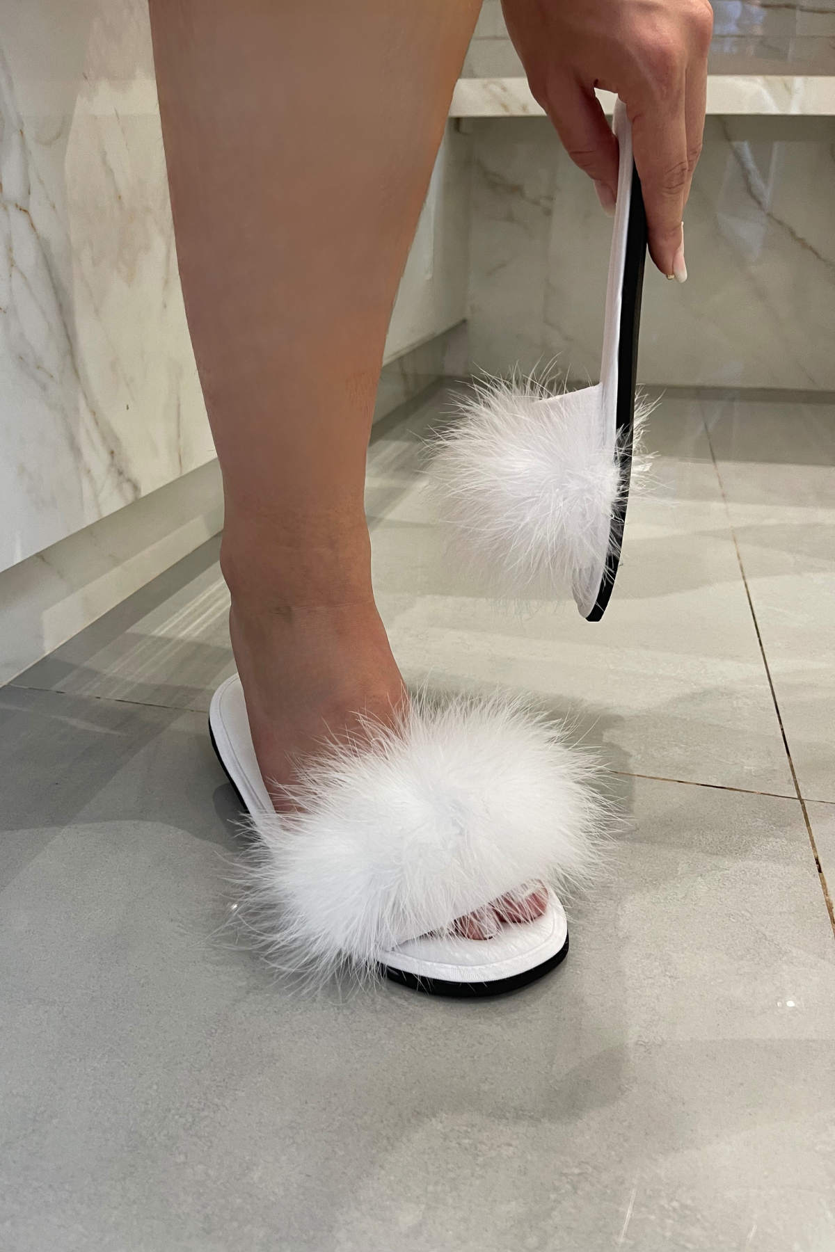 Pantufa Chinelinho Pompom Noiva Velcro Prática de Lavar