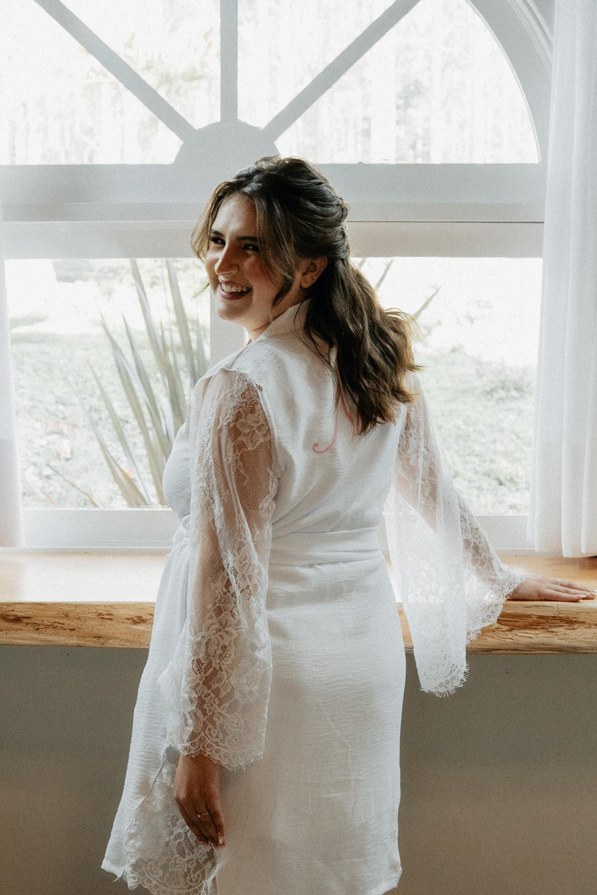 Robe Cloe Curto com Renda Chantilly para Noivas Sofisticadas