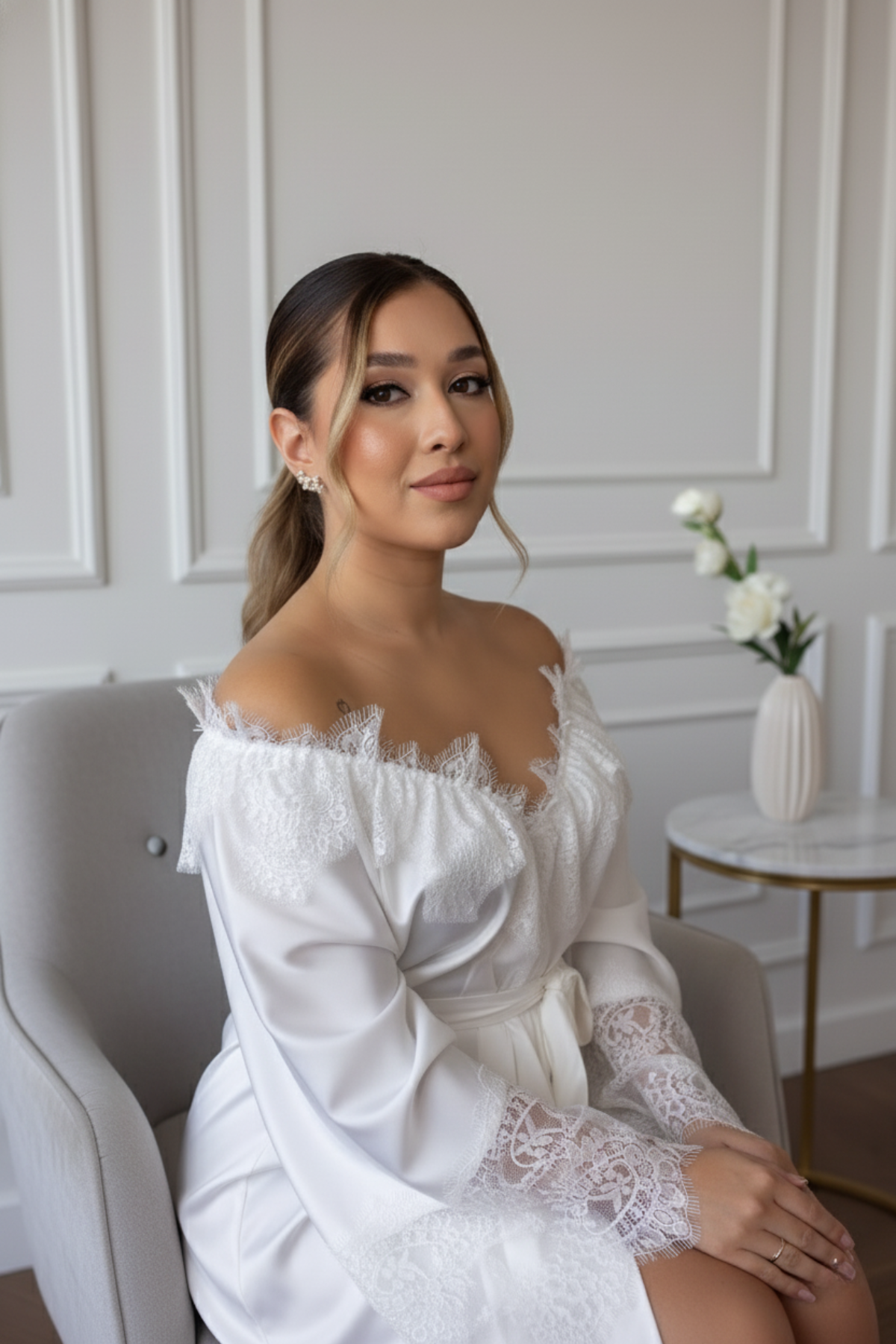 Robe Valentina com Guipir Sofisticado e Detalhe em Renda para Noiva Clássica