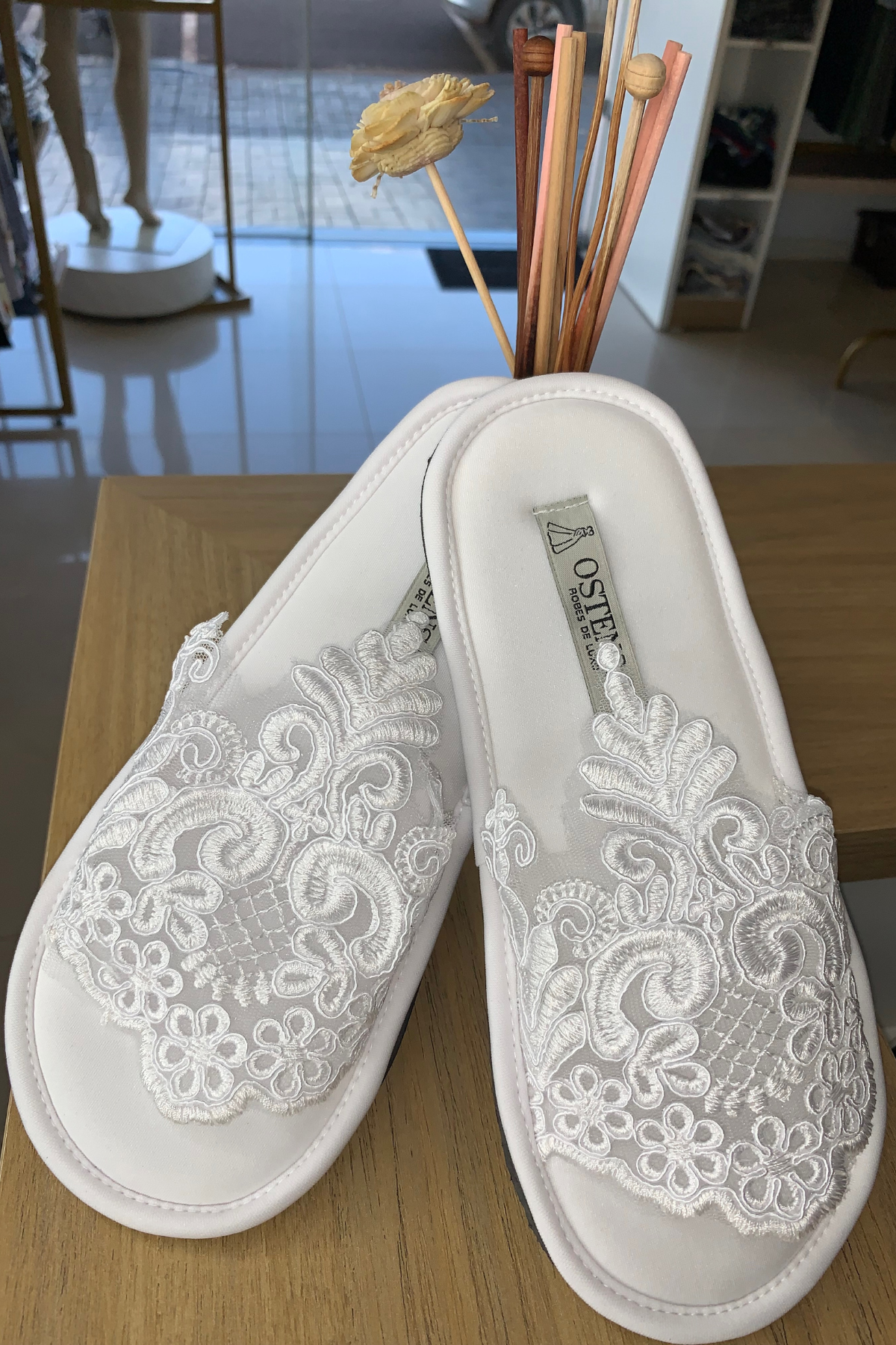 Pantufa Lis de Noiva Lavável Chinelinho Branco e Confortável