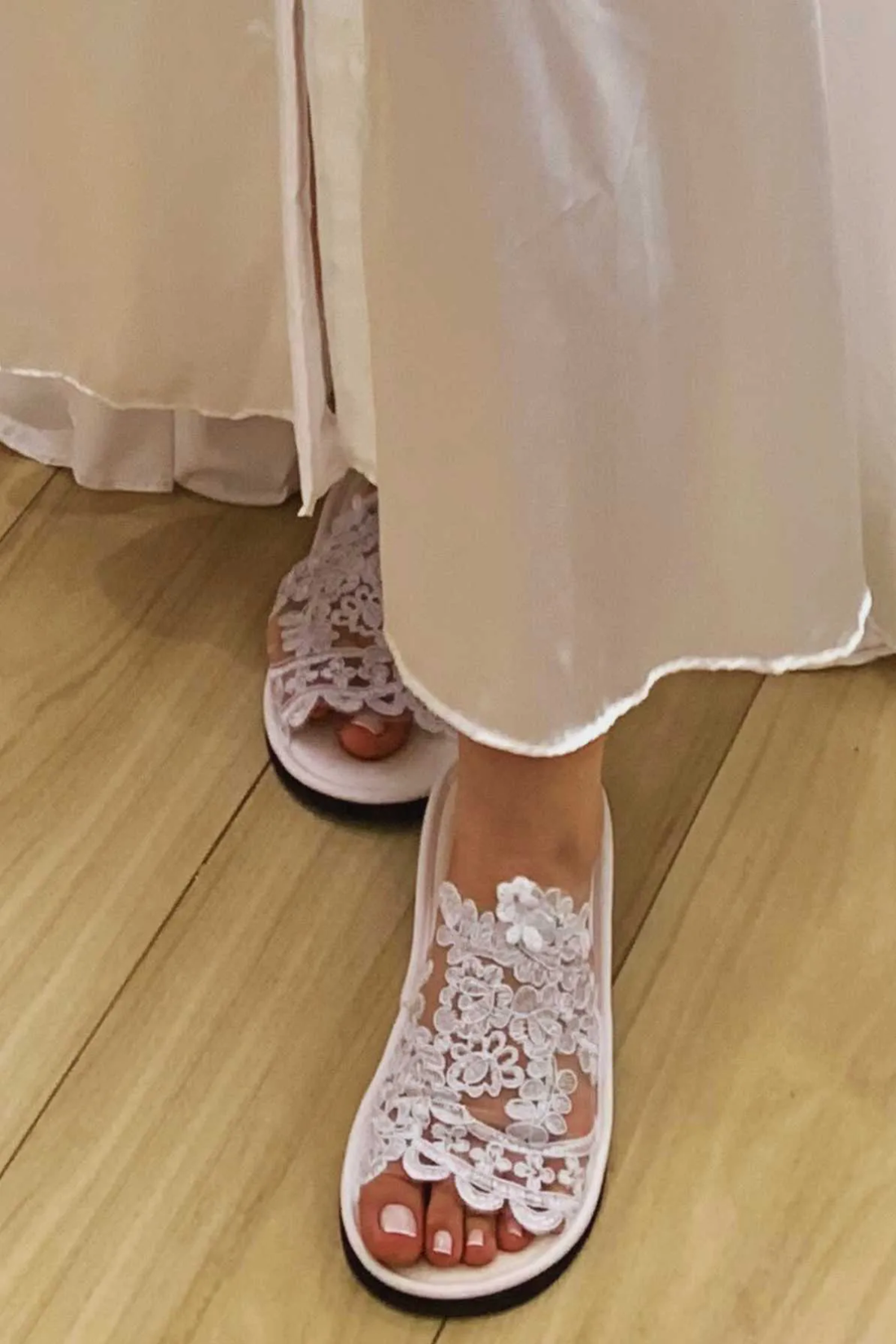 Pantufa Lis de Noiva Lavável Chinelinho Branco e Confortável