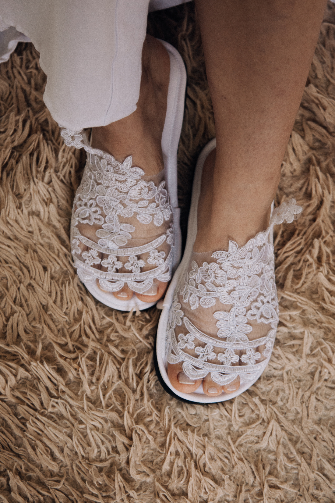 Pantufa Lis de Noiva Lavável Chinelinho Branco e Confortável