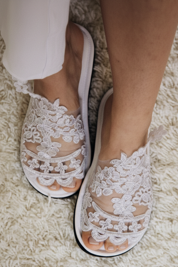 Pantufa Lis de Noiva Lavável Chinelinho Branco e Confortável