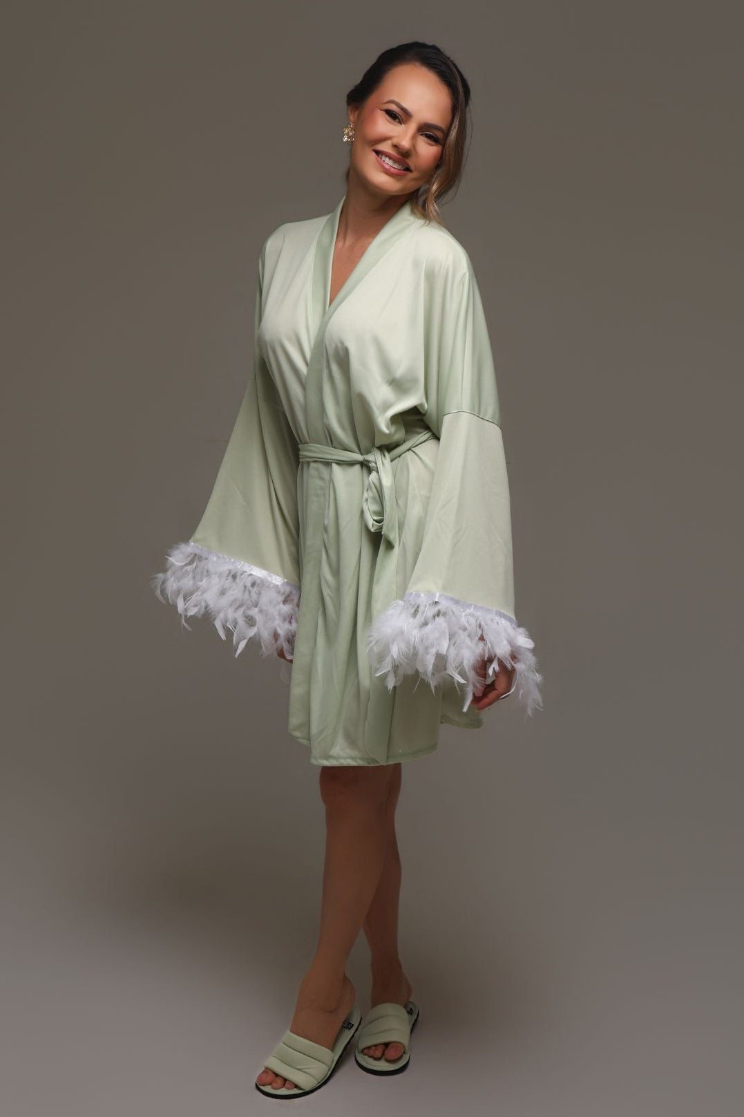 Robe de Plumas + Pantufa Verde Pistache Tati Para Madrinhas e Mães