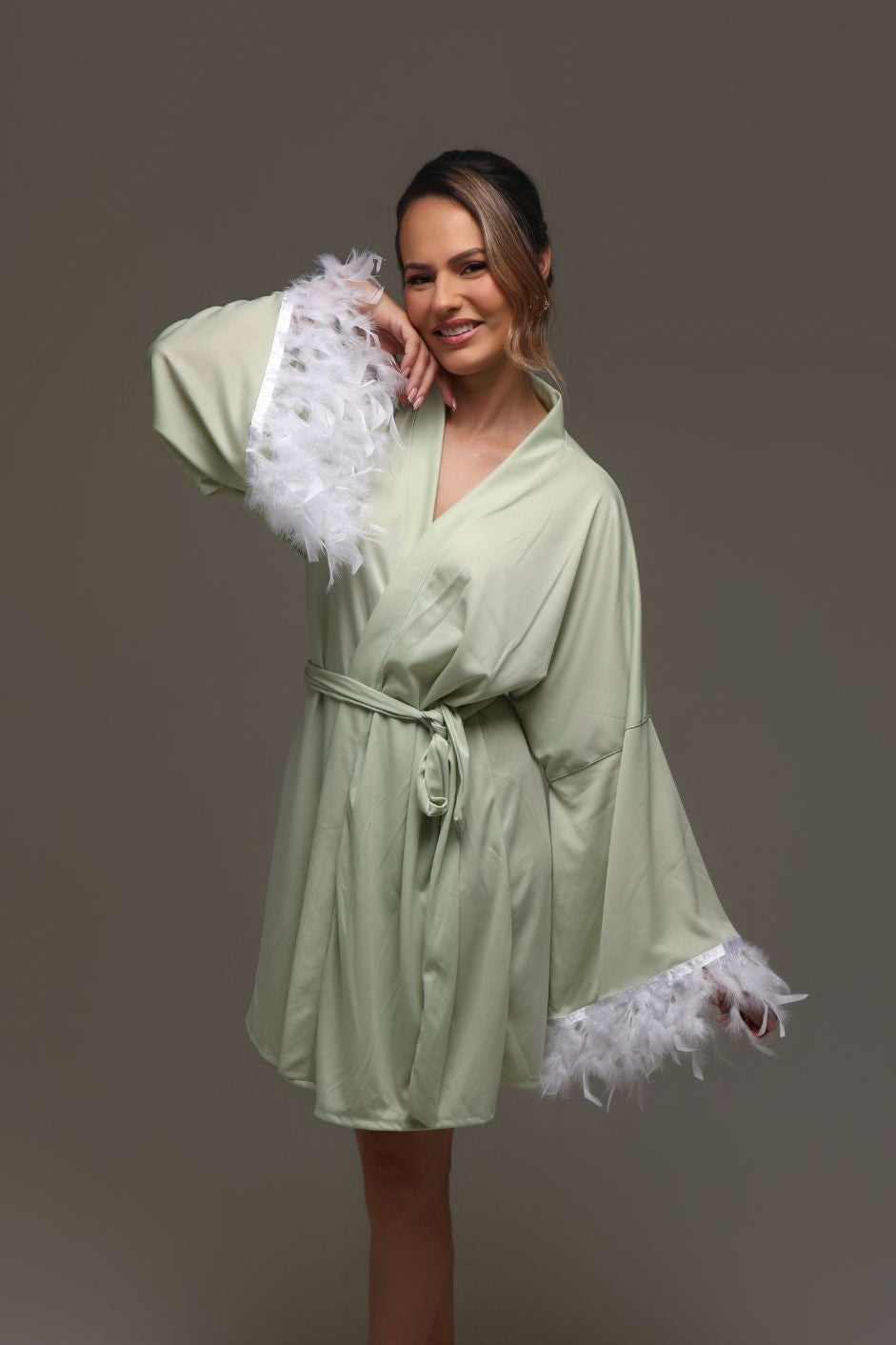 Robe de Plumas Verde Pistache Tati Para Madrinhas e Mães