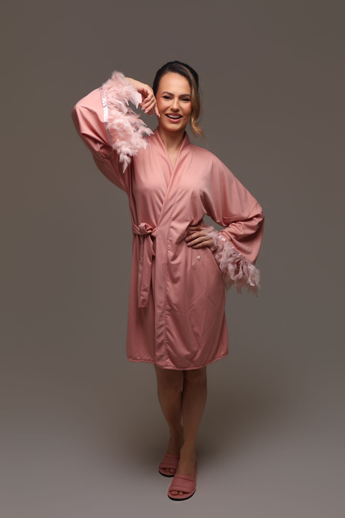 Robe de Plumas + Pantufa Rose Tati Para Madrinhas e Mães