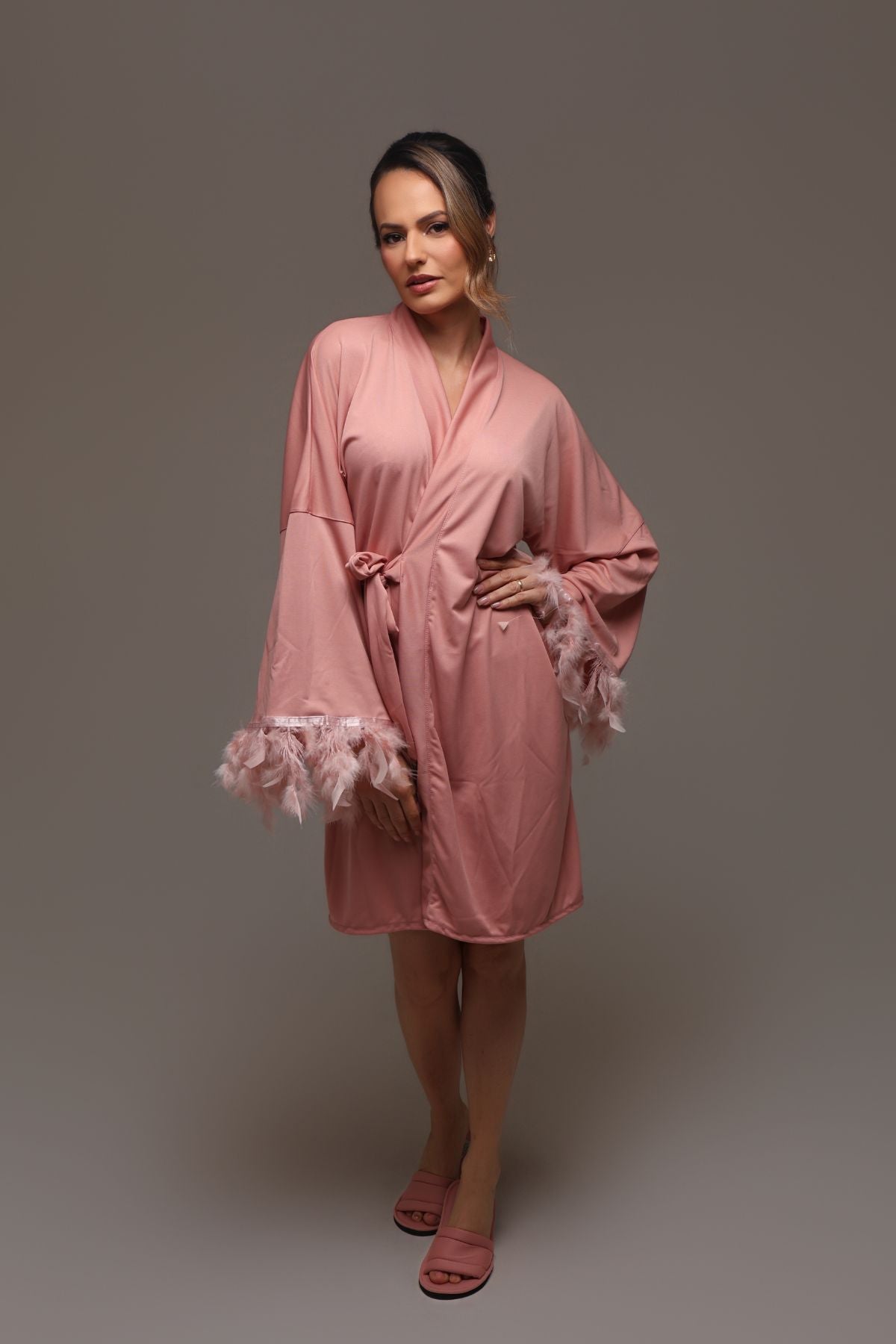 Robe de Plumas + Pantufa Rose Tati Para Madrinhas e Mães