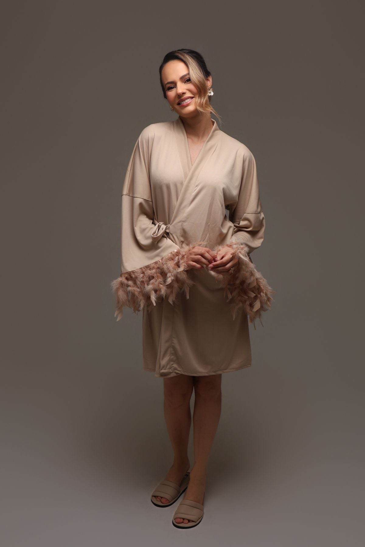 Robe de Plumas + Pantufa Mocha Mousse Tati Para Madrinhas e Mães