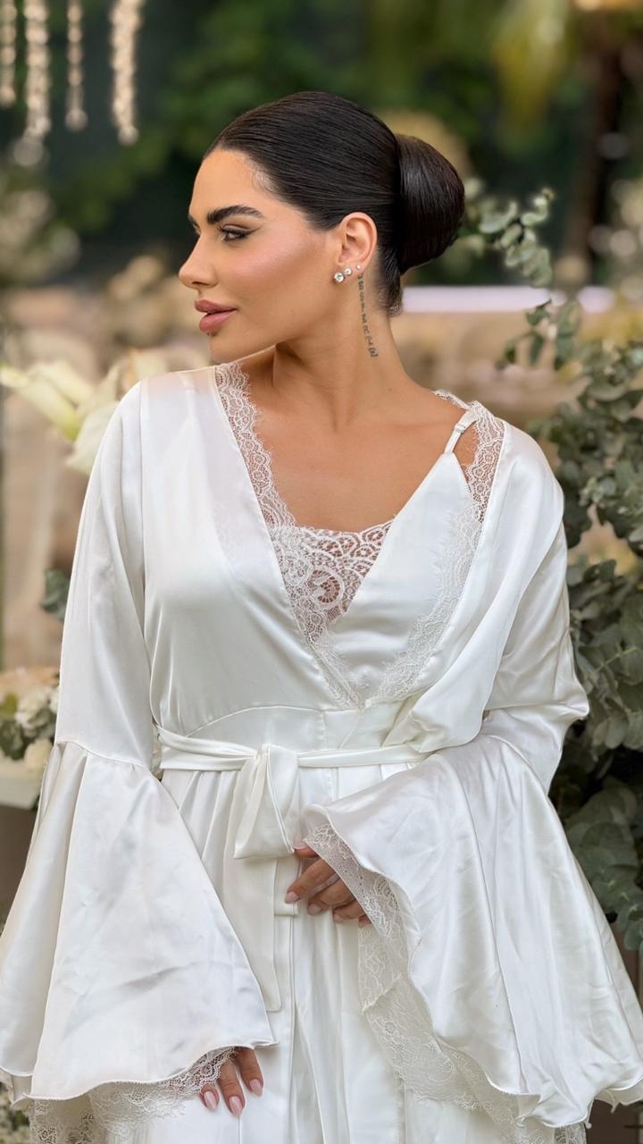 Robe Áurea Imponente Estilo Minimalista