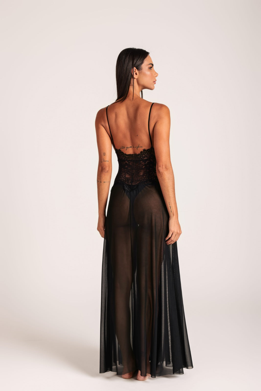 Camisola Esme de Renda Preta Com Calcinha