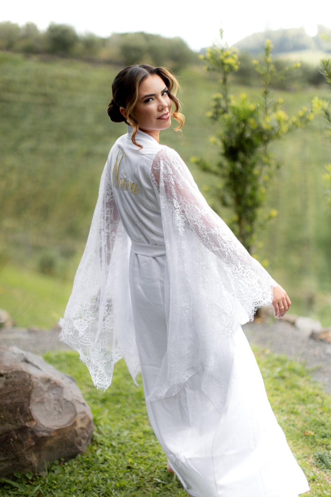 Robe Helena Longo com Renda Chantilly Luxuoso