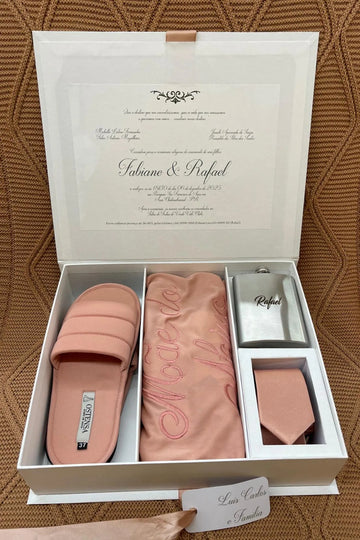 Caixa Cartonada com Presentes para Convite de Padrinhos e Personalização
