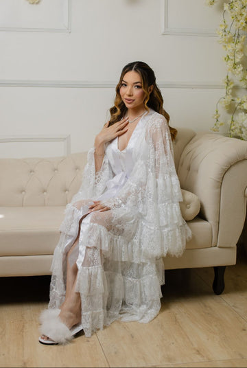 Robe Brina Longo em Renda Chantilly Francesa com Camisola Boho Chic