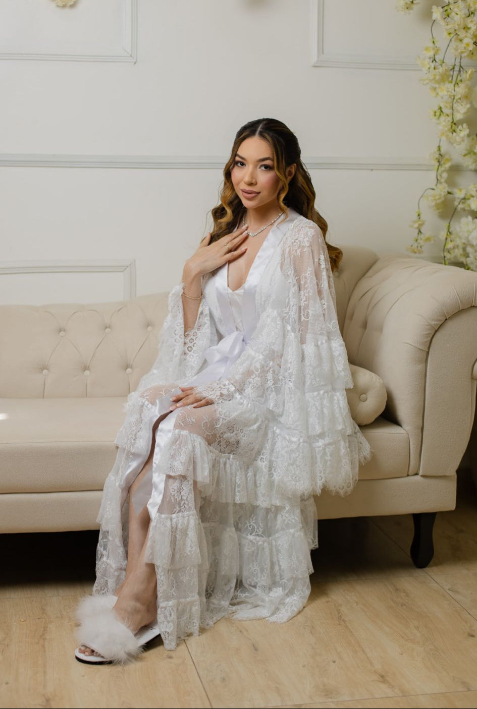 Robe Brina Longo em Renda Chantilly Francesa com Camisola Boho Chic