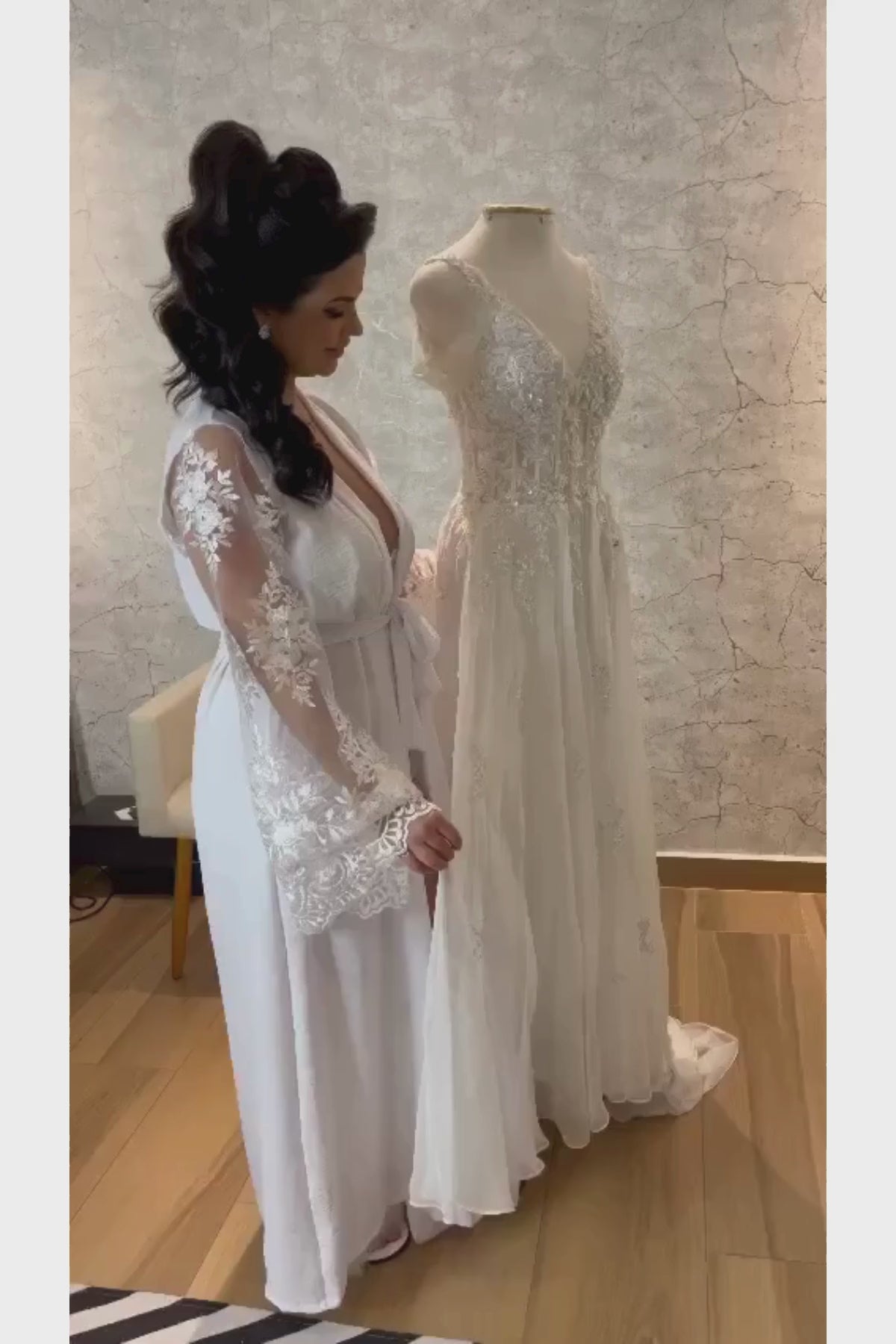 Robe Estela de Noiva com Mangas em Tule Transparente e Guipir