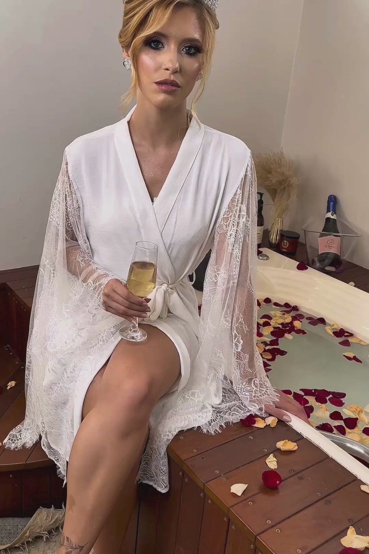 Robe de Noiva Helena Curto em Renda Chantilly com Elegância e Conforto