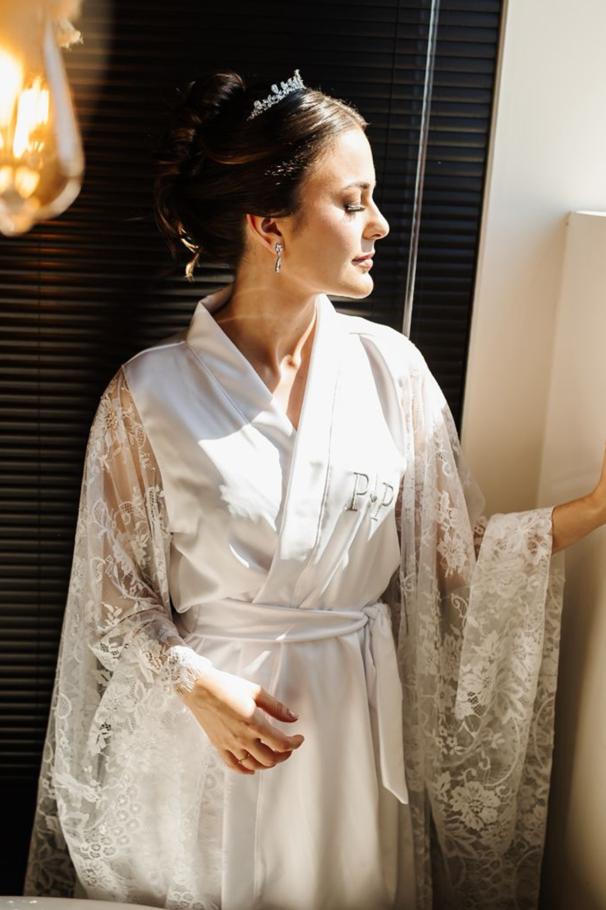 Robe Helena Longo em Renda Chantilly Elegância para Noivas Estilo Boho Chic