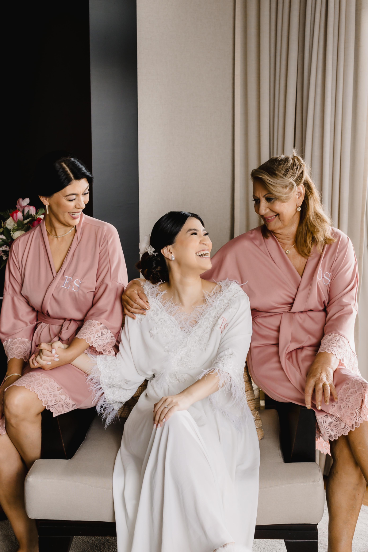 Kit Robe + Pantufa Chinelinho Leticia Rosê com Renda Madrinha Mãe da Noiva e Daminha