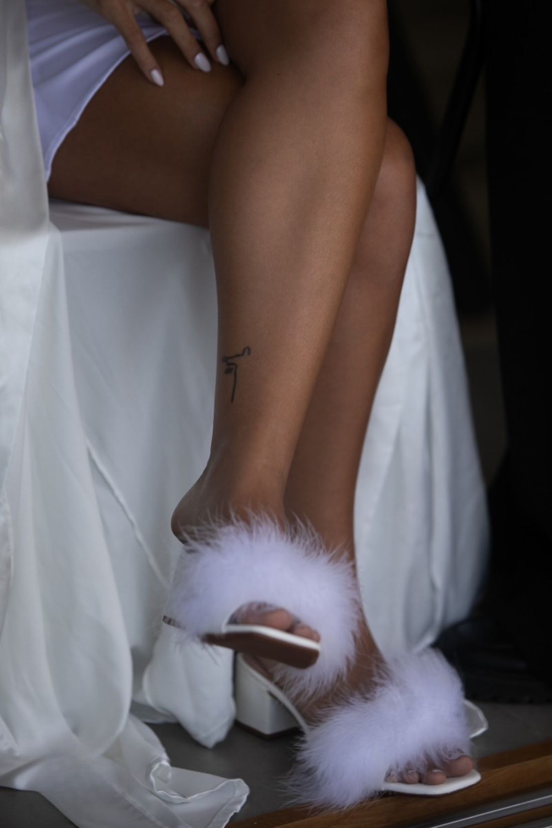 Tamanco Paris Branco com Plumas Luxo para Noivas