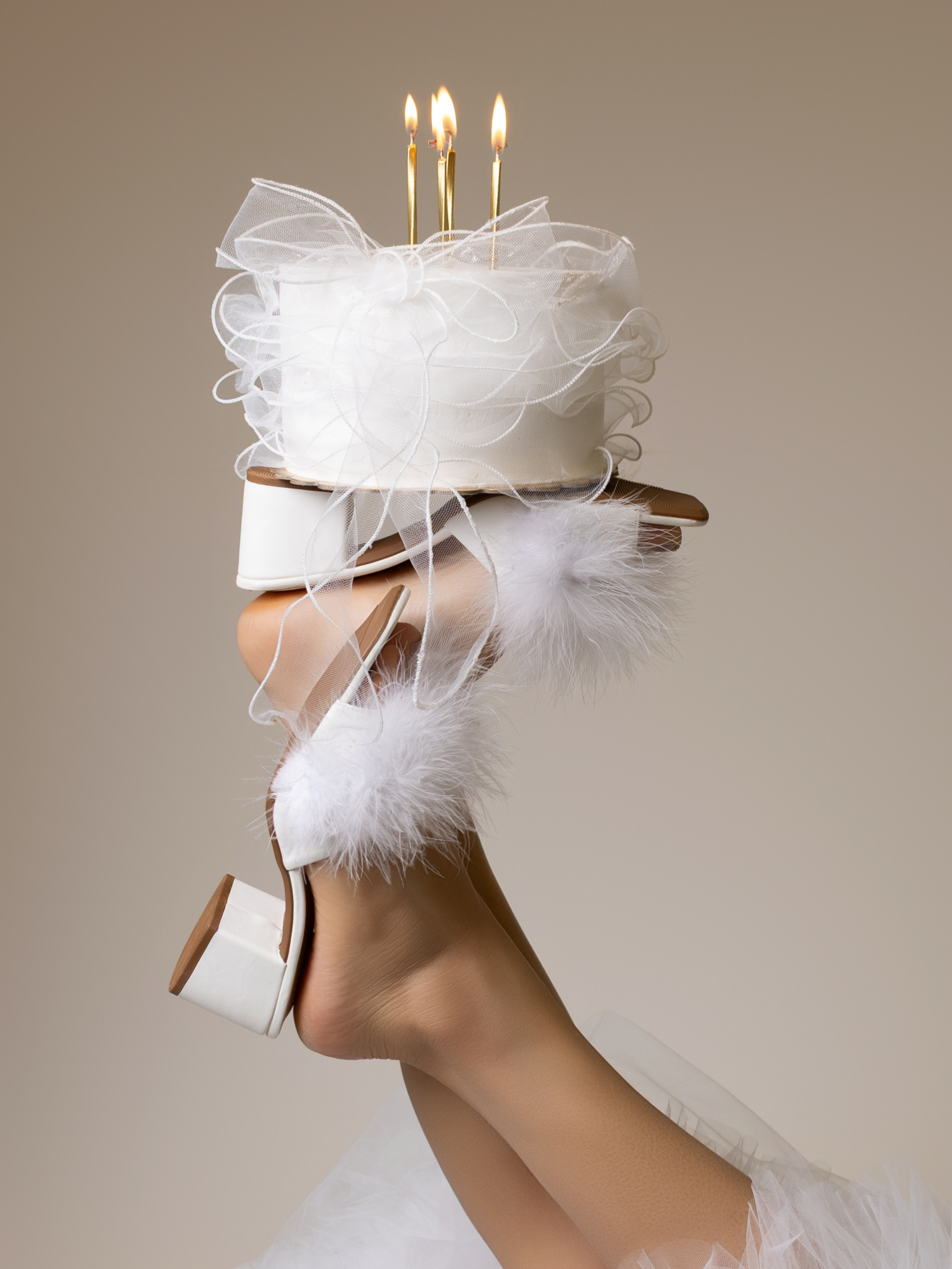 Tamanco Paris Branco com Plumas Luxo para Noivas